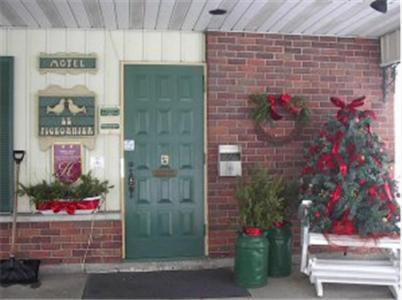 Auberge - Motel Le Pigeonnier Farnham Extérieur photo