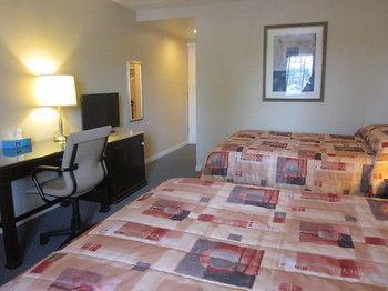 Auberge - Motel Le Pigeonnier Farnham Extérieur photo
